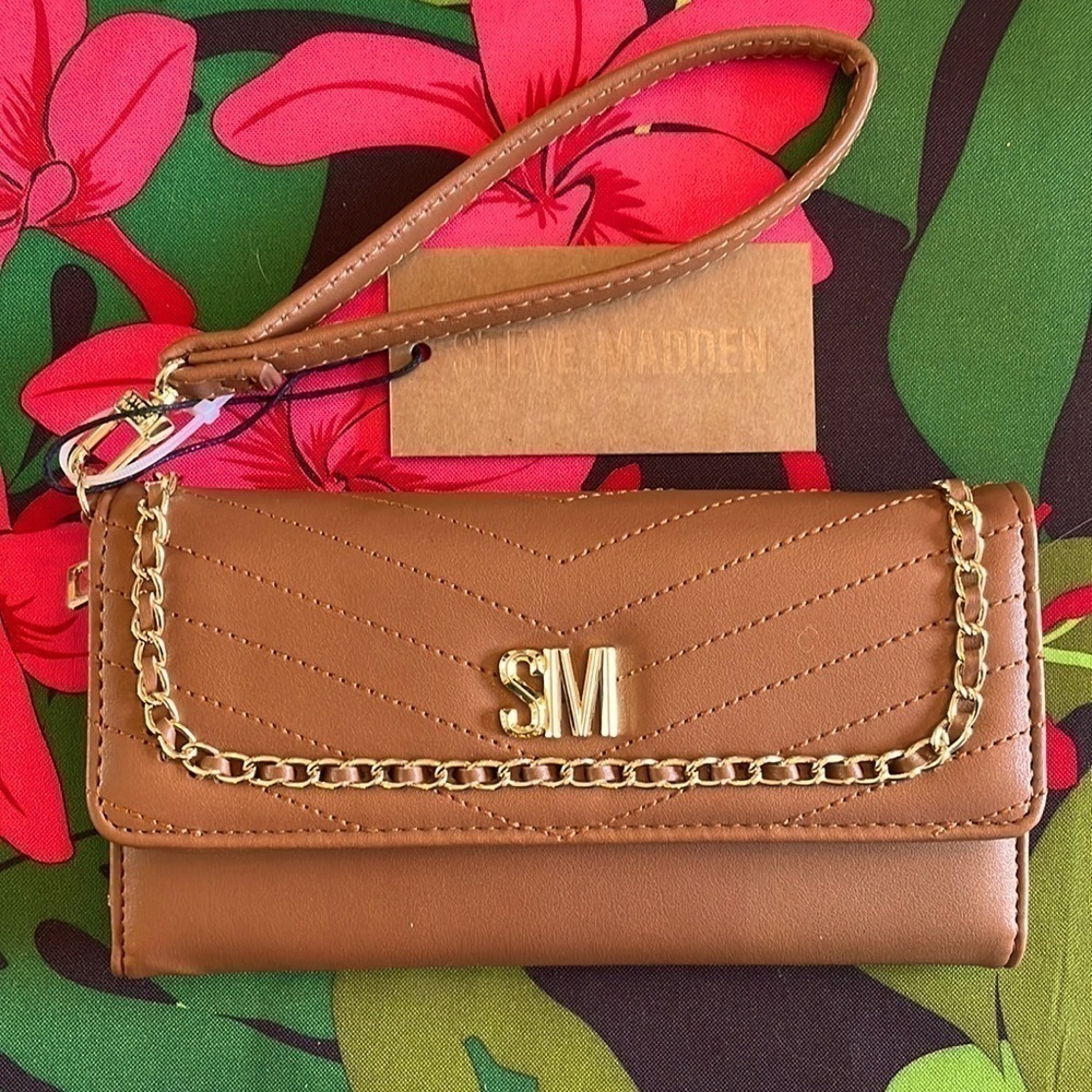 Brand New Steve Madden Cruz Cognac Trifold Snap Wristlet Wallet Gold Tone Chain